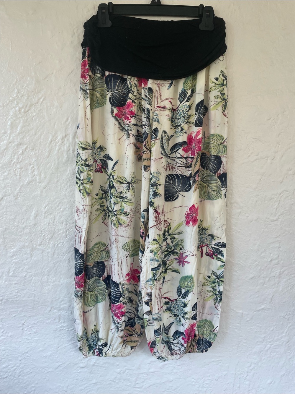 Bai Sheng GT Viscose beige cream floral print harem jogger style pants; F / OS